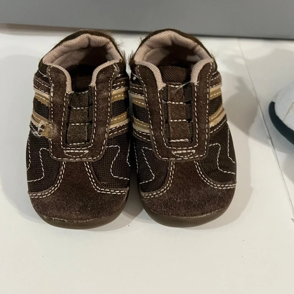 Toddler boy size 5 shoes (s-178)